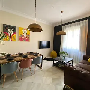 https://apartamentos-paseo-colon.es-andalucia.com